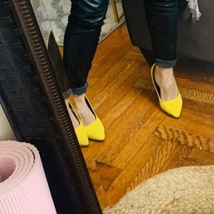 Super Chic Yellow Pumps